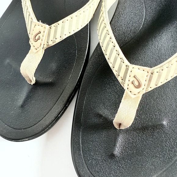 OluKai Ho'opio Women's Beige Stripe Flip Flops Sandals Casual Beach Summer sz 7 - Picture 1 of 6